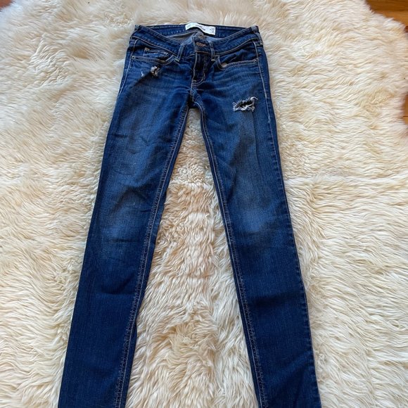Hollister Jeans - Picture 1 of 3